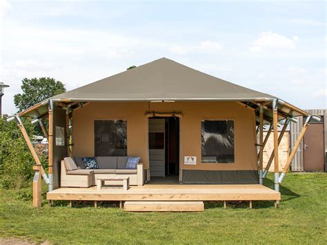 Fornitore di Tende glamping completamente equipaggiati.